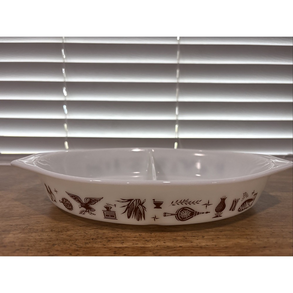 PYREX Americana Eagle  1 1/2 Quart Split Casserole Dish VINTAGE